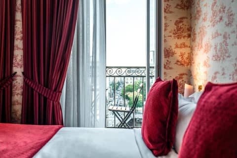Maison Eugenie — hotel room
