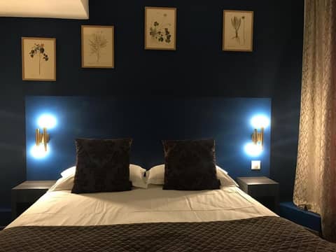 Hôtel Le G — hotel room