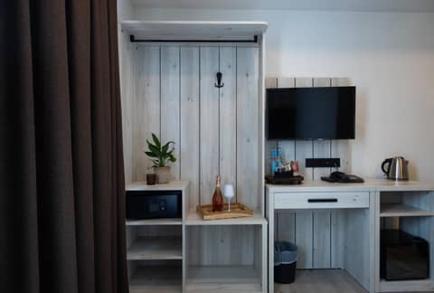 Hotel Innception — hotel room