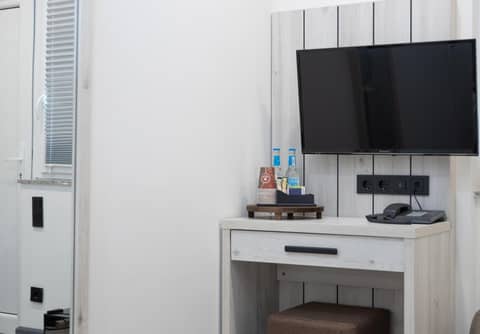 Hotel Innception — hotel room