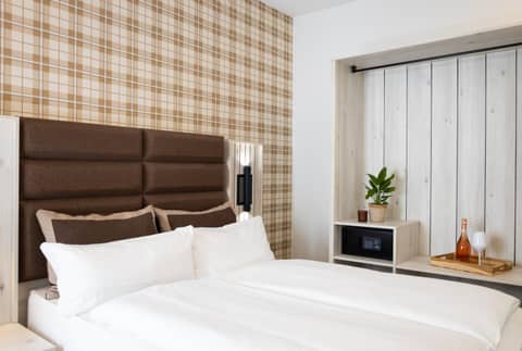 Hotel Innception — hotel room