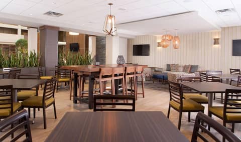Embassy Suites by Hilton Minneapolis Bloomington Edina — photo 3