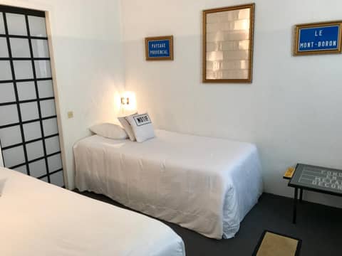 Le Windsor Jungle Art Hotel — hotel room