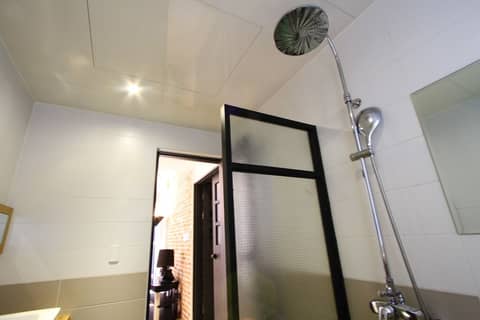 25 Hours Hotel — bathroom