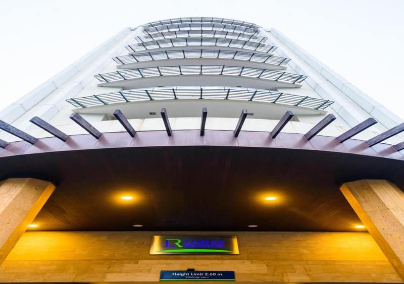 Lohas Residences Sukhumvit 2 — building