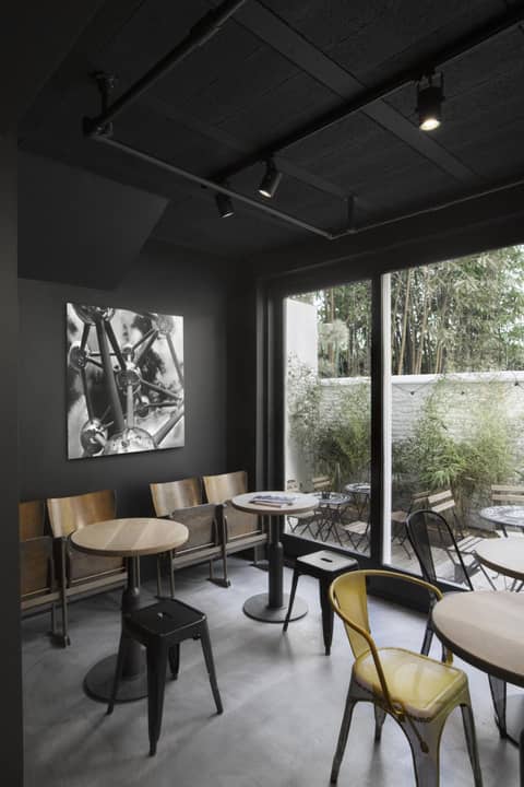 Zoom Hotel — lounge