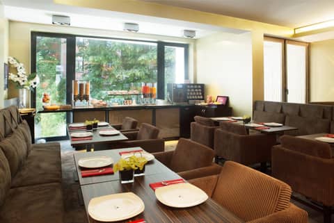 Hotel The Neufchatel — dining