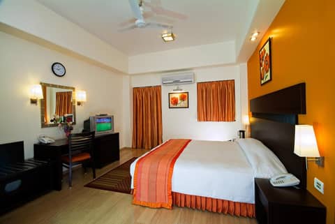 Chateau Windsor Hotel - Marine Drive — photo 2
