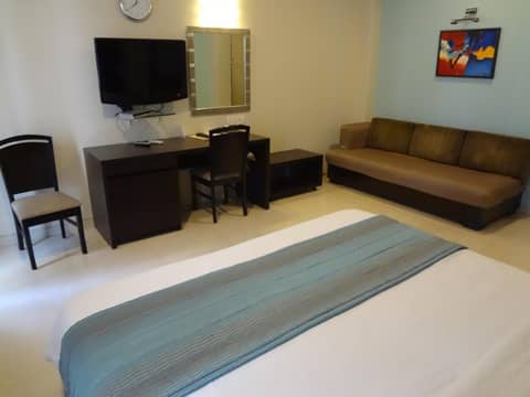 Chateau Windsor Hotel - Marine Drive — photo 5