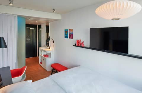 citizenM Miami Worldcenter — hotel room
