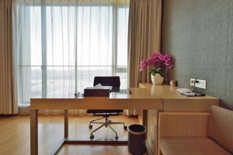 Guangzhou HeeFun Apartment - Poly World Trading Center — hotel room