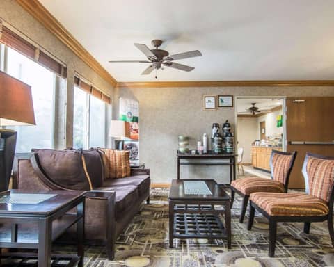 Quality Suites San Diego Otay Mesa — lounge