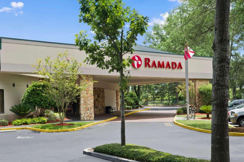 Ramada by Wyndham Jacksonville Hotel & Conference Center — building