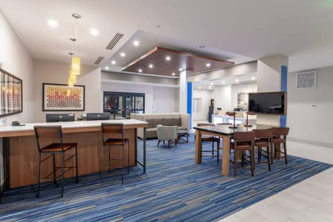 Holiday Inn Express & Suites - Columbus - Worthington by IHG — photo 9