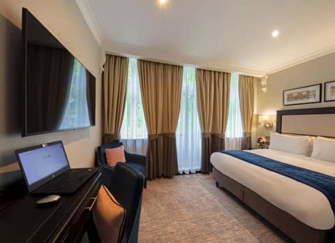 Wellington Hotel by Blue Orchid — hotel room