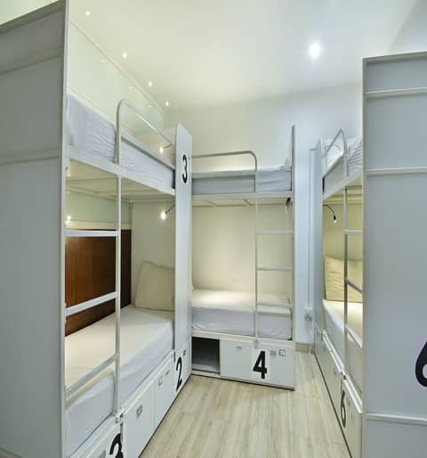 Hotel Hari Piorko - New Delhi Railway Station — hotel room
