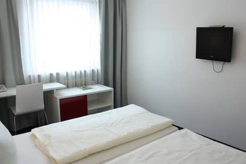 Hotel Admiral Frankfurt City Centre — hotel room