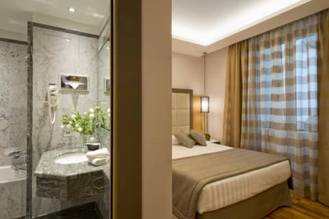 Hotel Giolli Nazionale — hotel room
