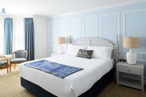 Coventry Motor Inn — hotel room