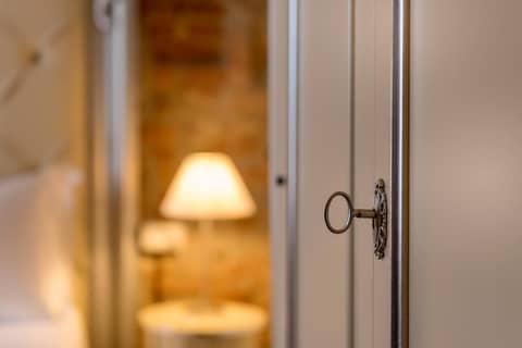 Residenza Conte di Cavour & Rooftop - dBe Hotels — hotel room