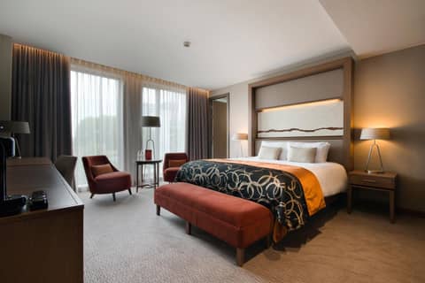 Clayton Hotel Chiswick — hotel room