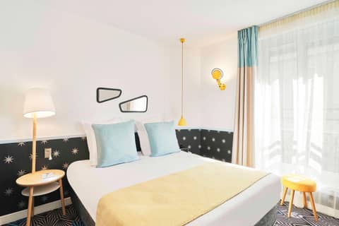Hôtel Augustin - Astotel — hotel room