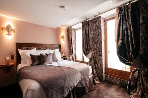 Le Temple De Jeanne — hotel room