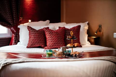 Le Temple De Jeanne — hotel room