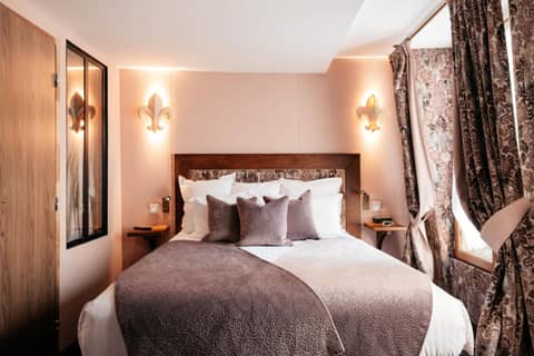 Le Temple De Jeanne — hotel room