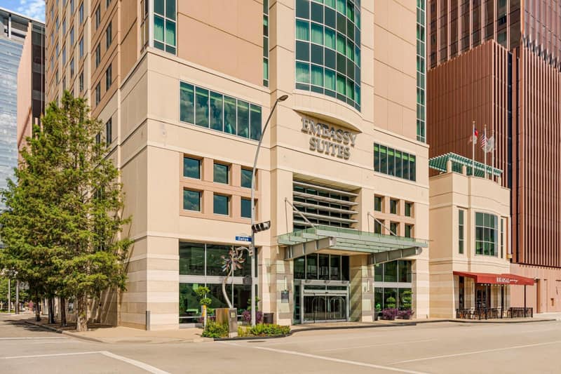 Embassy Suites Houston - Downtown — building