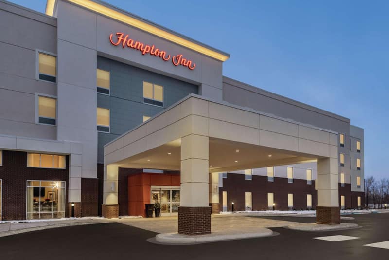 Hampton Inn Brooklyn Park — building