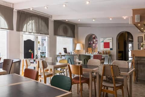 Hôtel Edmond Rostand — dining