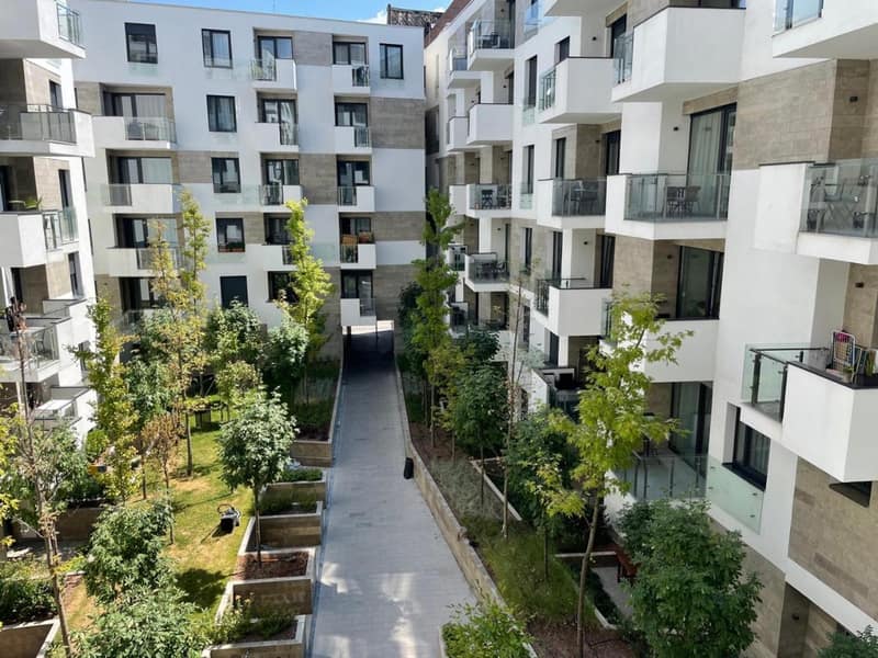 Elisabeth Downtown Apartments by FirstHost — building
