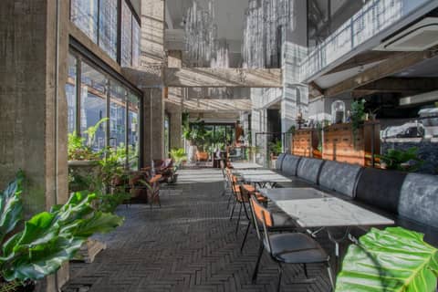 IR-ON Hotel — dining