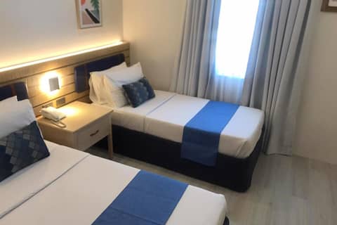 Tom's Cabin Hotel — photo 4