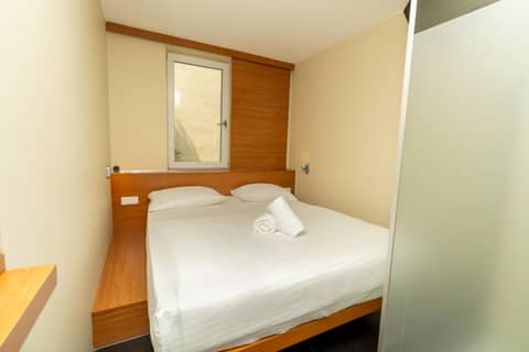 Hotel Düsseldorfer Hof — bedroom
