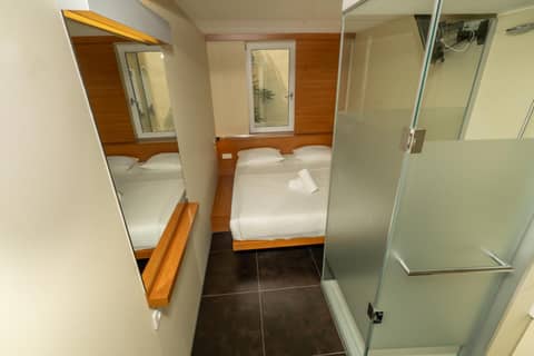 Hotel Düsseldorfer Hof — bedroom