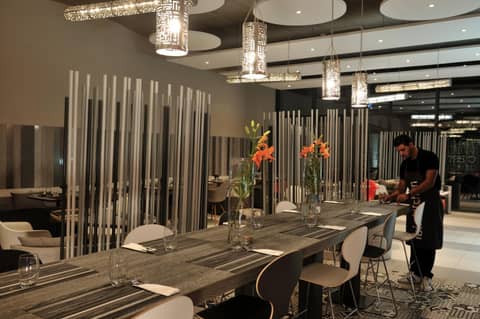 Ibis Casa Voyageurs — dining
