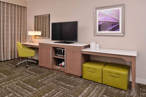 Hampton Inn & Suites Dallas Market Center — photo 2