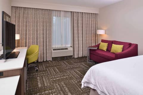 Hampton Inn & Suites Dallas Market Center — photo 4