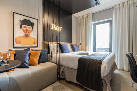 Charlie Houx Faria Lima — hotel room