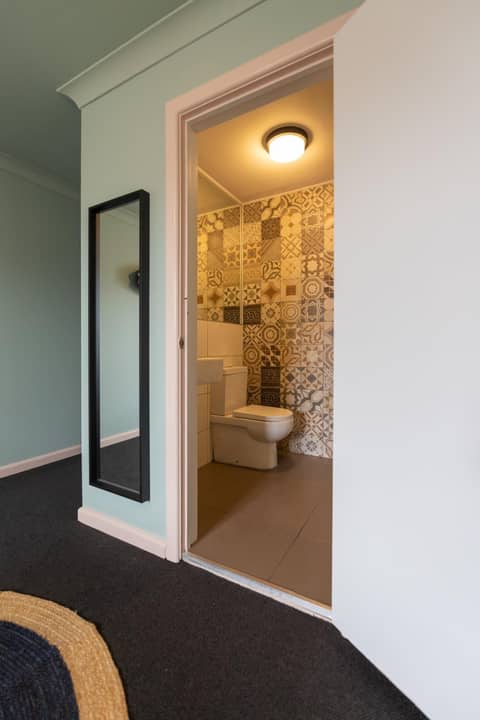 Roamer St Kilda — bathroom
