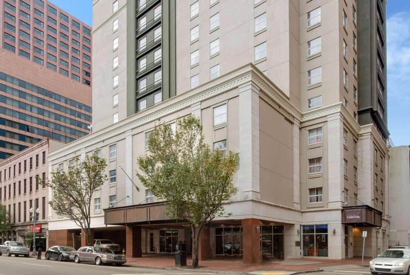 La Quinta Inn & Suites by Wyndham New Orleans Downtown — building