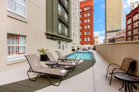 La Quinta Inn & Suites by Wyndham New Orleans Downtown — recepcion & lobby