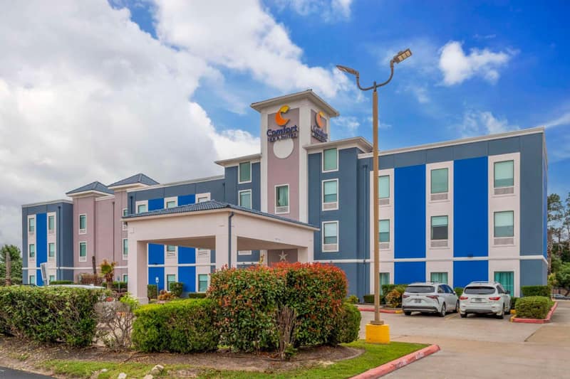 Comfort Inn & Suites Houston FM1960 - Champions — building