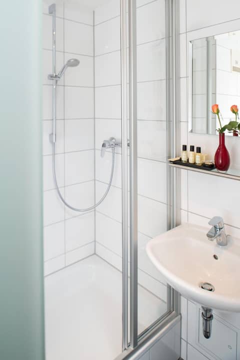 Hotel Munich City — bathroom