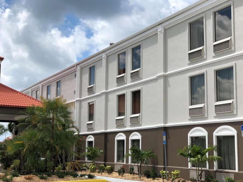 Comfort Inn & Suites Bradenton North I-75 — building