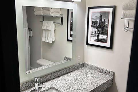 Ramada by Wyndham Milwaukee — photo 8
