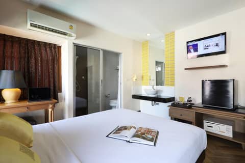 Sleep Withinn — hotel room