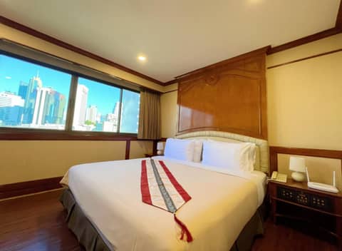 The Promenade Bangkok — hotel room